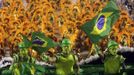 Revellers of the uniao da ilha Uniao da Ilha samba school participate on the first night of the annual Carnival parade in Rio de Janeiro's Sambadrome, February 11, 2013. REUTERS/Ricardo Moraes (BRAZIL - Tags: SOCIETY) Published: Úno. 11, 2013, 5:21 dop.