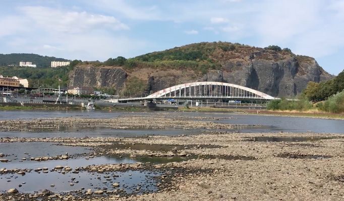 Ústí nad Labem zasáhlo extrémní sucho. Hladina řeky klesla o více než jeden a čtvrt metru