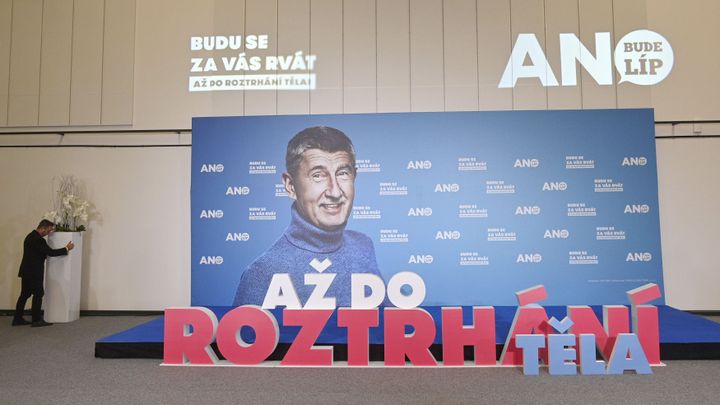 Obrazem: Napětí narůstá. Politici ve štábech očekávají výsledky voleb; Zdroj foto: ČTK