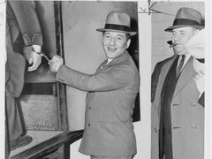 Louis "Lepke" Buchalter působil jako usměvavý chlapík. Vedl ale nejobávanější gang nájemných vrahů americké historie.