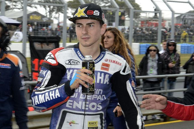 Jorge Lorenzo oslavil na okruhu Phillip Island svůj druhý titul mistra světa MotoGP. Vyhrál v předposledním klání sezony, když jeho největší rival, Dani Pedrosa, spadl.