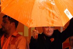 Vajíčky hází generace bez budoucnosti, říkají průzkumy