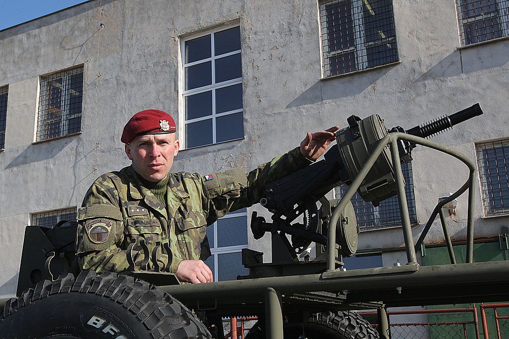 Výsadkáři v Chrudimi před cestou do Mali
