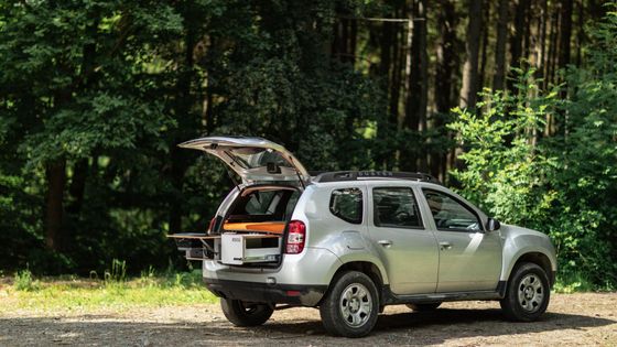 Do Dacie lze nasoukat ložnici i s kuchyňkou. Jak se Duster proměnil v obytné auto