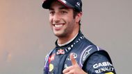 Naopak hrdinou dne byl domácí Daniel Ricciardo, který se při premiéře v Red Bullu dokázal kvalifikovat na druhém místě.