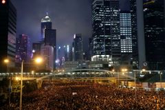 V Hongkongu propustili z vězení lídra studentských protestů Wonga
