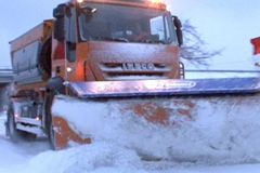 Sníh zavřel kamionům tah na Slovensko, stojí i R48