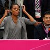 Americká první dáma Michelle Obamová podporuje Dream Teamu v utkání základní skupiny A s Francií na OH 2012 v Londýně.