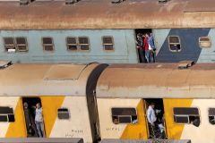 V Egyptě se srazily dva vlaky. Nehoda má nejméně 15 obětí, čtyři desítky lidí utrpěly zranění