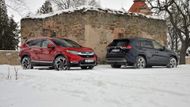 RAV4 nabízí speciální jízdní režimy pro pohyb v terénu. Honda má zase lepší světlou výšku: 208 mm vs. 195 mm.