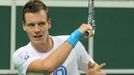 Český tenista Tomáš Berdych při tréninku v O2 aréně před finále Davis Cupu 2012.