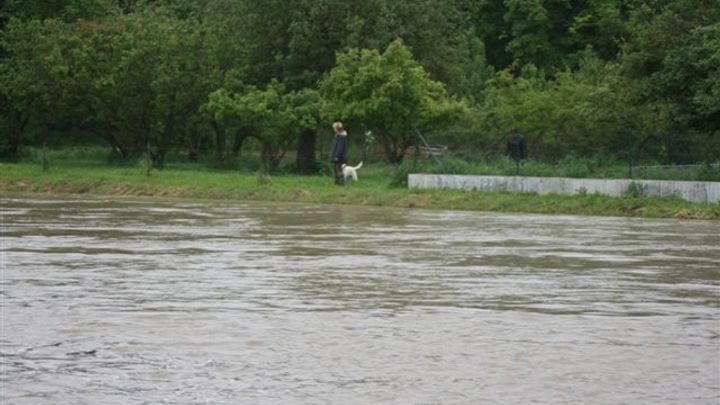 Hladiny řek v Česku se v noci zvedly, na dvou místech je nejvyšší povodňový stupeň