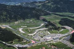 Piloty F1 čeká druhý díl "trojboje". Hamilton chce v Rakousku ukončit éru střídání v čele seriálu