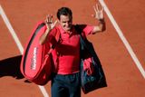 Roger Federer je zpět. Švýcarský šampion, který za pár měsíců oslaví 40. narozeniny, nastoupil na grandslamovém podniku po dlouhých šestnácti měsících. A svůj comeback si pořádně užil.