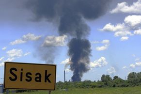 Požár ropné rafinérie v chorvatském Sisaku