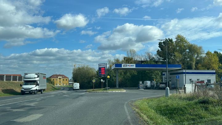 Kde raději netankovat? Šest stanic dostalo nově pokutu za špatné palivo
