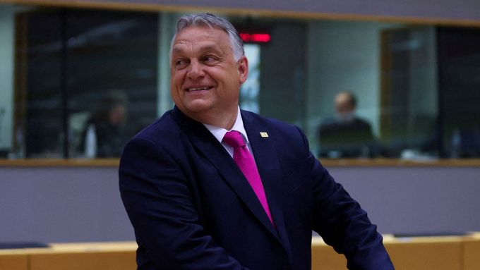 Maďarský premiér Viktor Orbán na summitu v Bruselu 30. května.