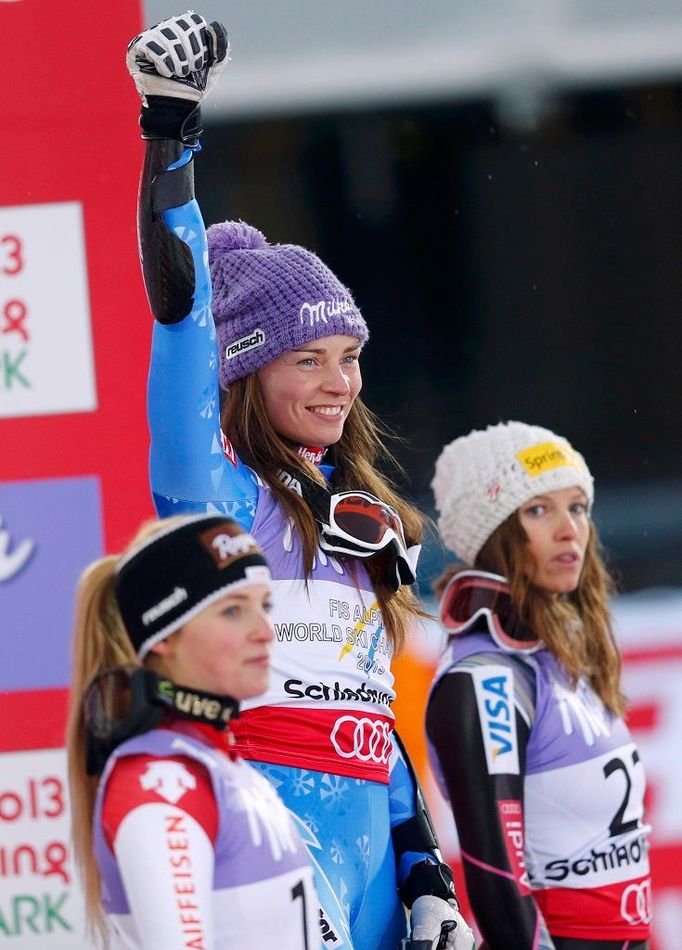 Tina Mazeová slaví triumf v super G na MS ve Schladmingu.