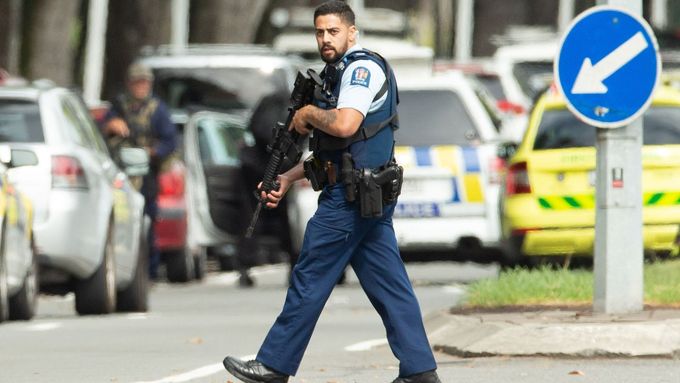 Policista na místě útoku v novozélandském městě Christchurch