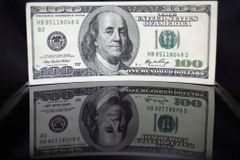 Írán brzdí černý trh pověstmi o falešných dolarech