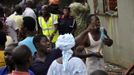 People react at the scene of a plane crash in Nigeria's commercial capital Lagos, June 3, 2012. A passenger plane carrying nearly 150 people crashed into a densely populated part of Lagos on Sunday, in what looked like a major disaster in Nigeria's commercial hub. There was no early word from airline or civil aviation authority officials in the West African country on casualties. REUTERS/Stringer (NIGERIA - Tags: DISASTER TRANSPORT) QUALITY FROM SOURCE Published: Čer. 3, 2012, 6:41 odp.