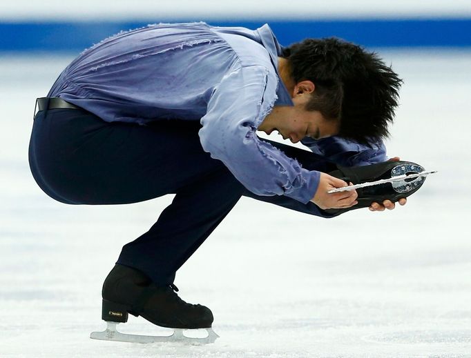 Japonec Takahiko Kozuka se postavil poprvé na brusle v pěti letech, na seniorskou zlatou medaili ale stále čeká.