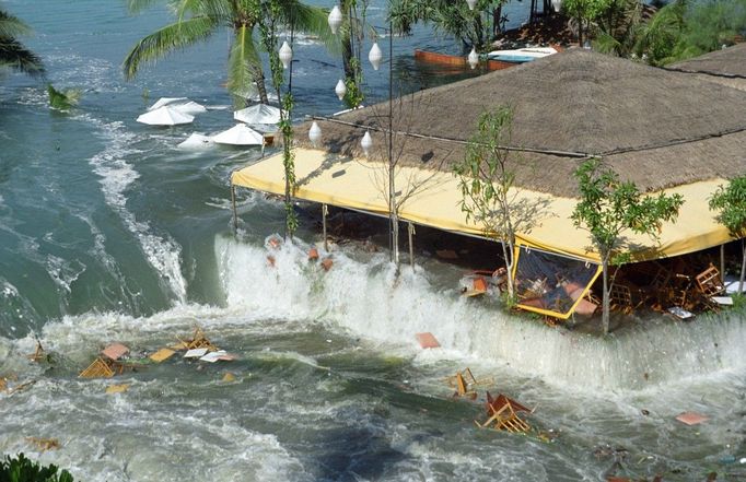 Uplynulo 15 let od ničivé vlny tsunami, která si 26. prosince 2004 vyžádala na pobřeží Indického oceánu v jihovýchodní Asii přes 230 000 mrtvých.