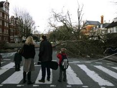 Abbey Road v Londýně: dřív tady chodili Beatles, dnes tu padají stromy