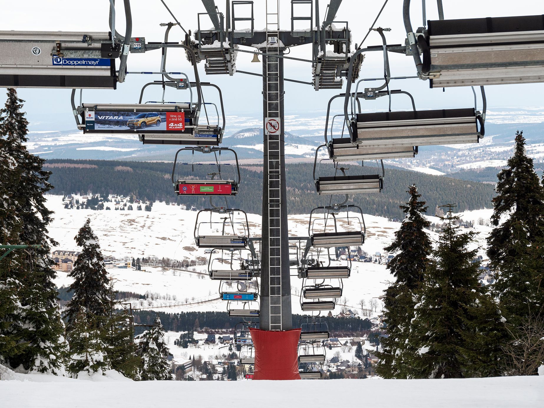 Koronavirus, leden 2021 - prázdné sjezdovky v Krušných horách, Klínovec