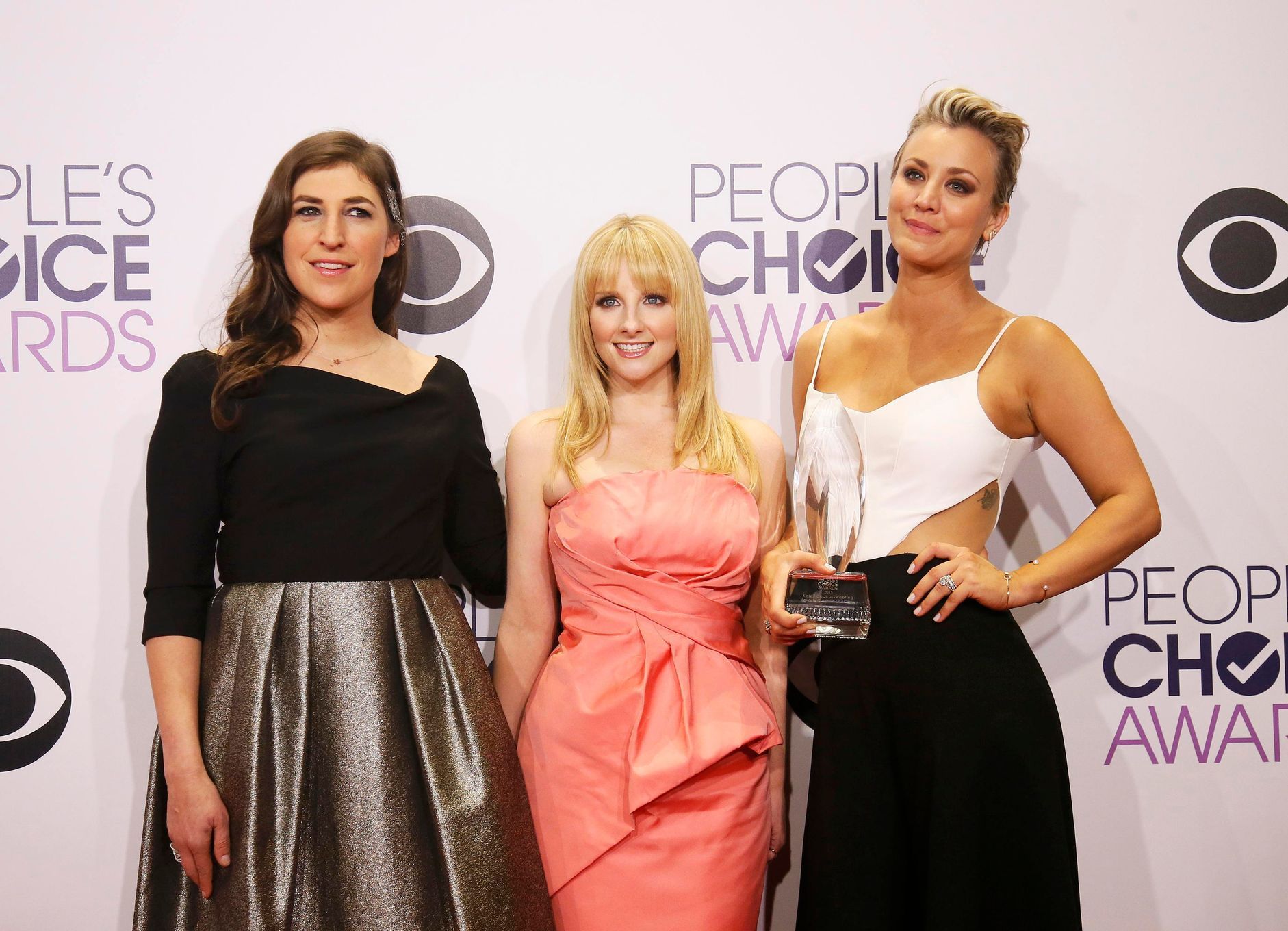 Mayim Bialik, Melissa Rauch and Kaley Cuoco-Sweeting na People's Choice Awards 2015 v Los Angeles