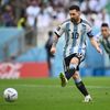 Lionel Messi dává gól z penalty v zápase Argentina - Saúdská Arábie na MS 2022