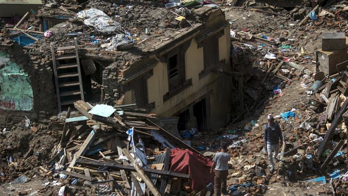 Následky ničivého zemětřesení v Nepálu.