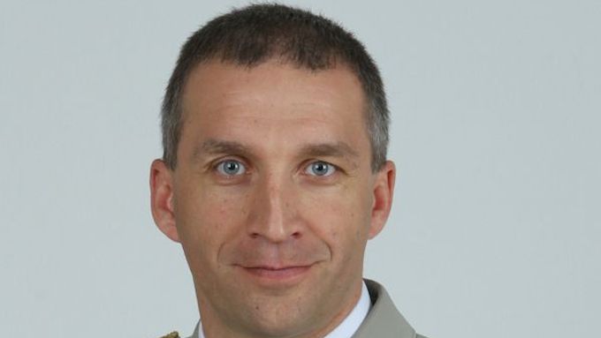 Generál Pavel Kříž byl náčelníkem Vojenské policie a naposledy působil jako seniorní poradce v právním týmu na velitelství NATO.