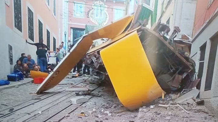 V Lisabonu vykolejila slavná lanovka. Tři mrtví a desítky zraněných; Zdroj foto: x.com/Joa15inho