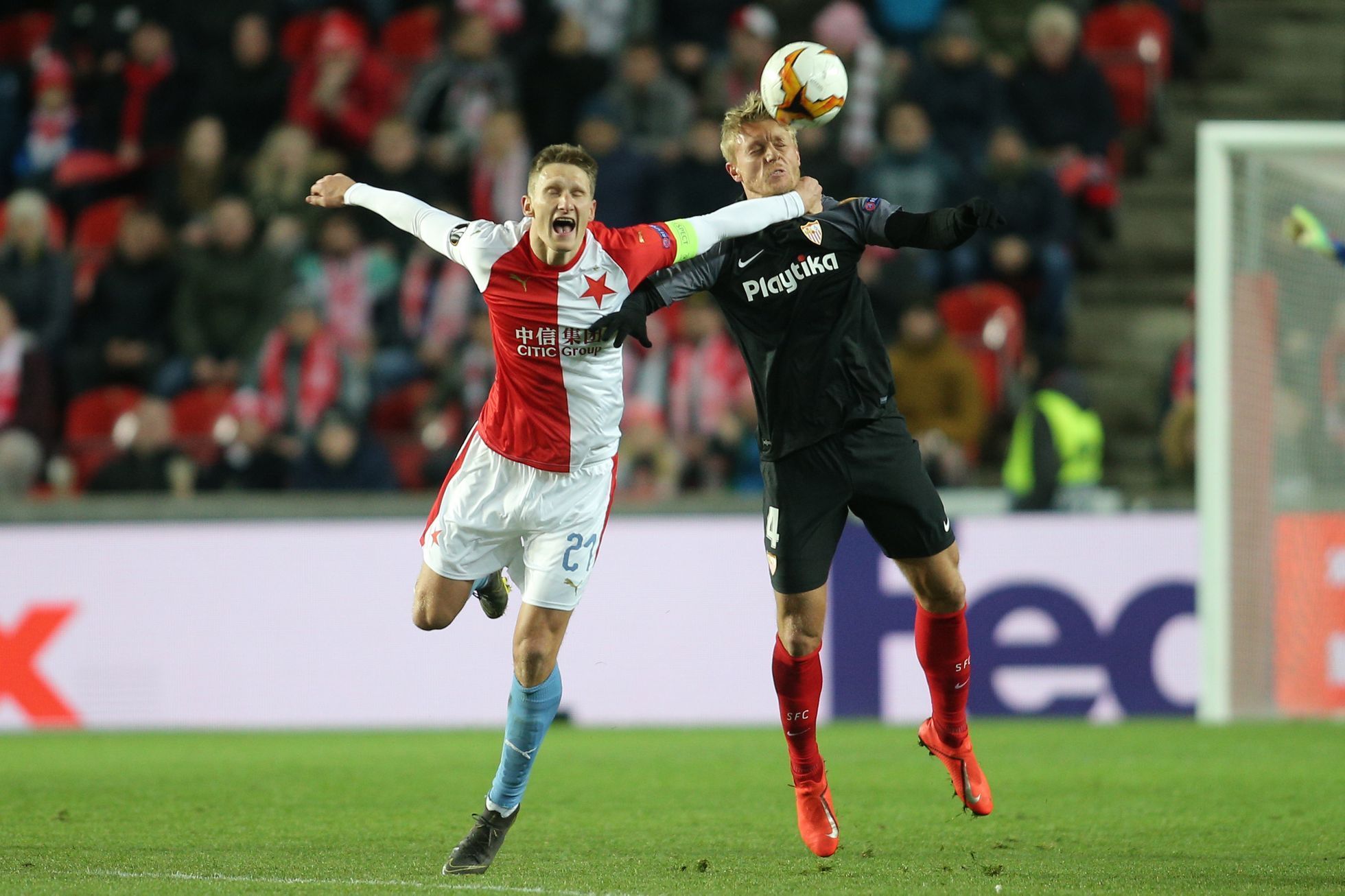 Milan Škoda a Simon Kajer v odvetě osmifinále Evropské ligy Slavia Praha - FC Sevilla