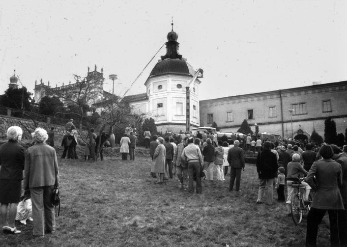 Hasičský zásah při požáru kláštera ve Svaté Hoře v Příbrami. 27. 4. 1978