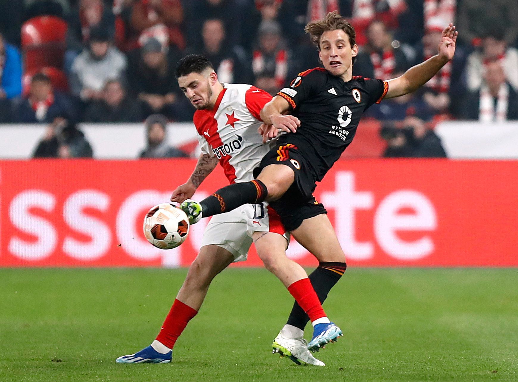 fotbal, Evropská liga 2023/2024, Slavia - AS Řím, Christos Zafeiris, Edoardo Bove