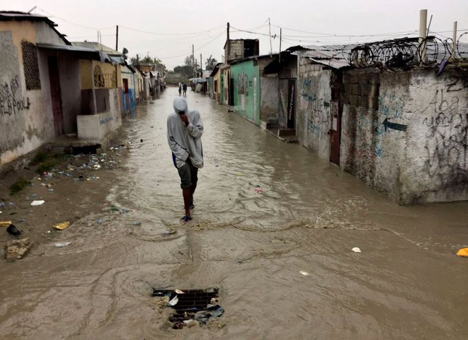 Hurikán Matthew napáchal škody na Haiti a Kubě, nyní se na něj připravují lidé na jihovýchodě USA.