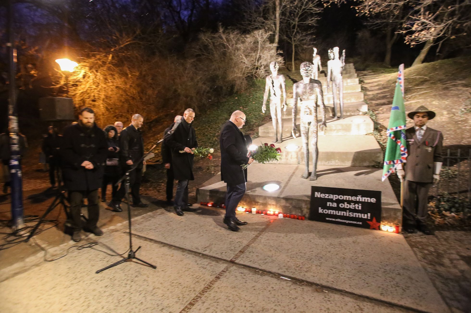 Shromáždění k připomínce 25. února a obětem komunismu - Staromětské náměstí a Úvoz