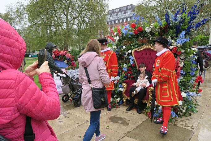 Britové sledovali korunovaci z londýnských parků.