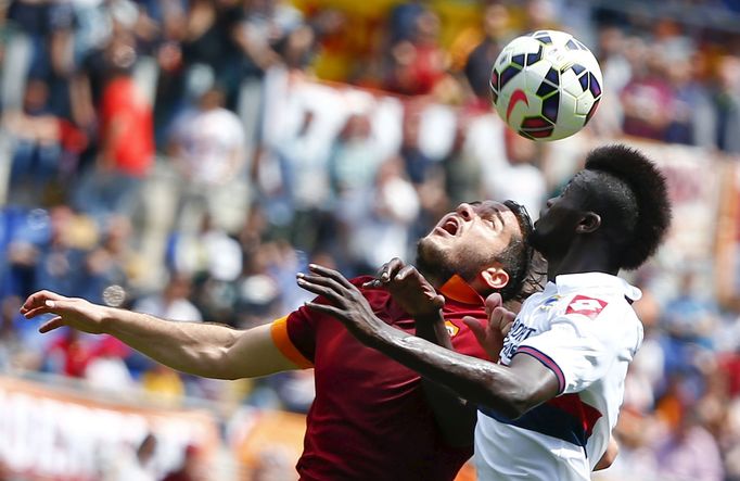 Manolas a Niang v utkání AS Řím s Janovem