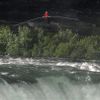 Kaskadér Wallenda přešel Niagarské vodopády