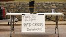 A firefighter's boot sits on a table for donations to the Red Cross outside the Double S Bar in Laporte, Colorado June 10, 2012. The town is on the eastern edge of the High Park Fire. The fire started on Saturday and was estimated at more than 14,000 acres on Sunday morning. At least 18 structures were lost or damaged due to the fire with more threatened and officials are searching for one person believed to be missing. The cause of the fire is unknown and it remains at zero percent containment. REUTERS/Marc Piscotty (UNITED STATES - Tags: DISASTER ENVIRONMENT SOCIETY) Published: Čer. 10, 2012, 11:59 odp.