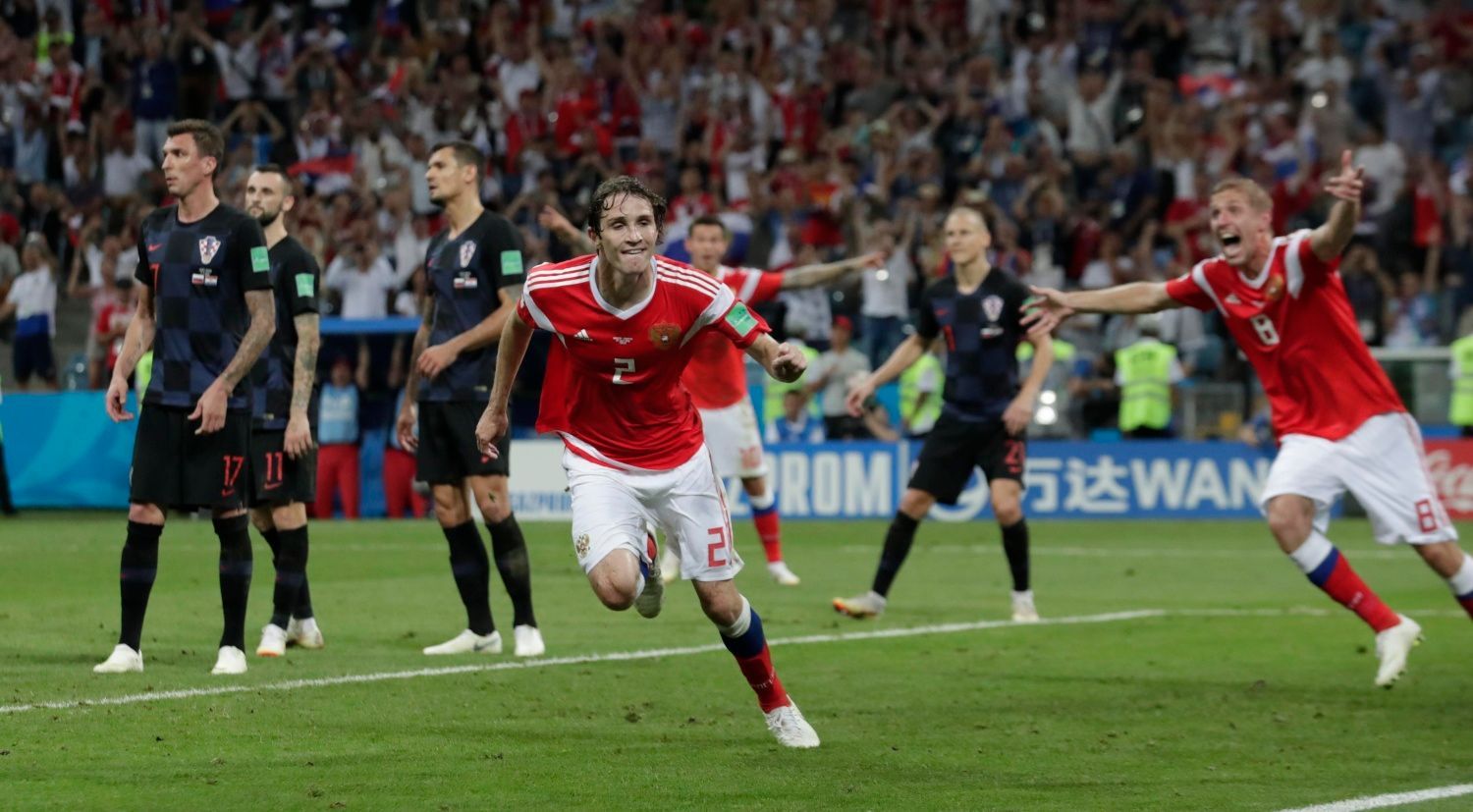 Mário Fernandes slaví gól v zápase Rusko - Chorvatsko na MS 2018