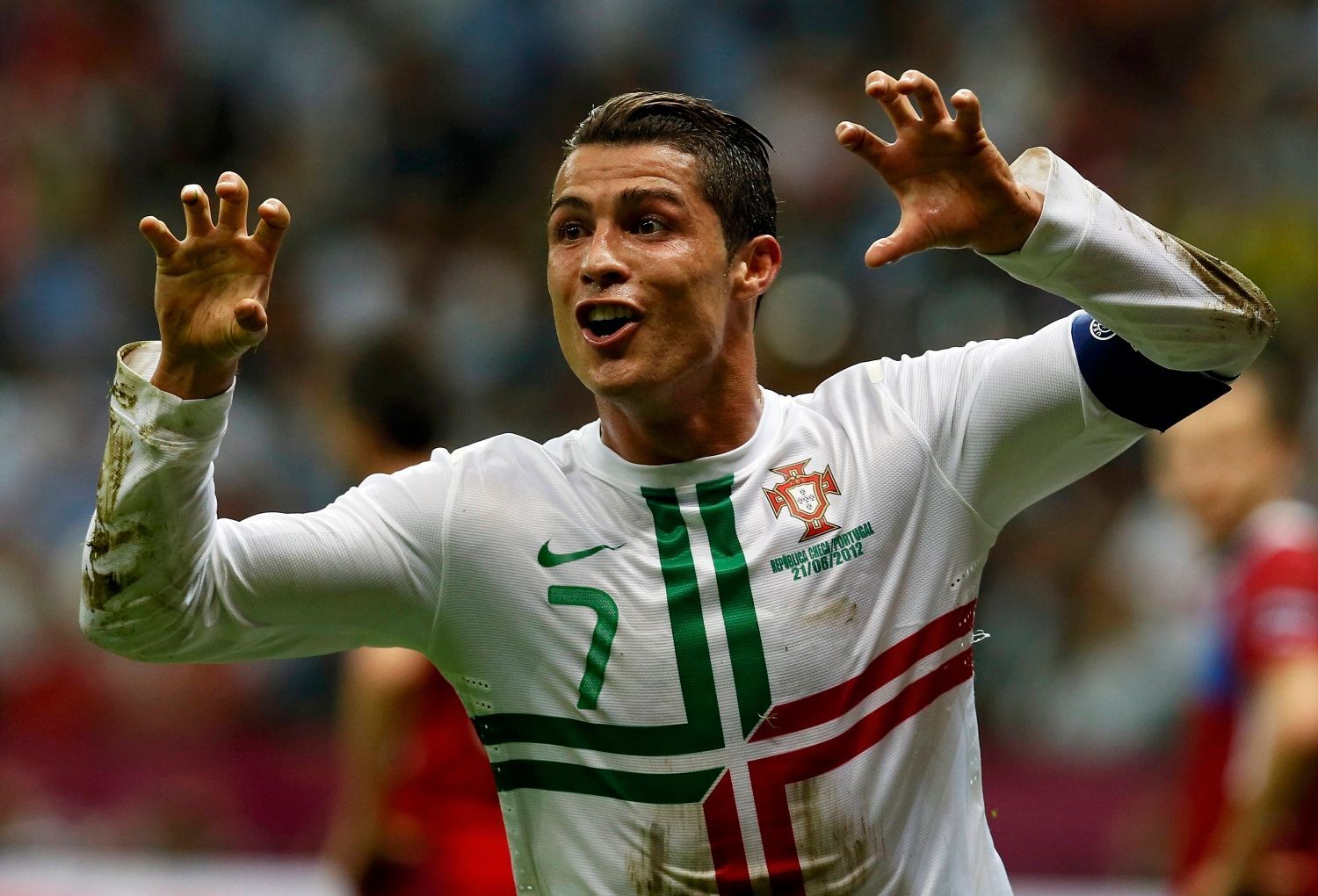 Cristiano Ronaldo se raduje ze vstřeleného gólu v utkání Česko - Portugalsko ve čtvrtfinále Eura 2012.