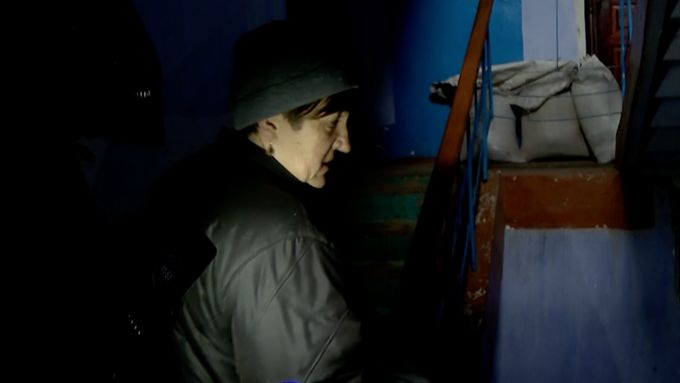 Bomba v lednici a venku miny. Ruští vojáci Ukrajincům zničili jejich domovy