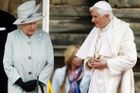 Braňte se agresivnímu sekularismu, vyzval papež Brity