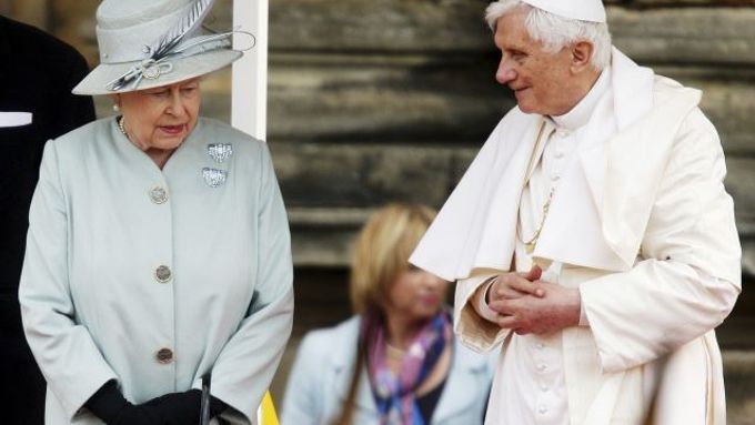 Královna a papež.