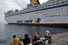 Obří trajekt na ostrově Kos opět přijímá syrské uprchlíky