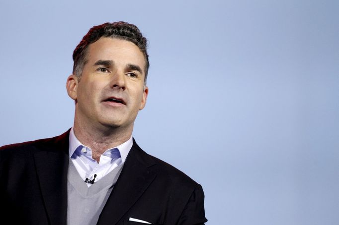 Zakladatel a ředitel společnosti Under Armour Kevin Plank. Plank byl členem Trumpova byznys týmu, ovšem po víkendovém dění v Charlottesville se rozhodl ostoupit.